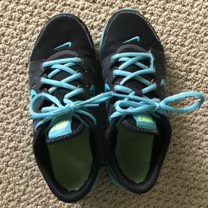 Nike women’s 6 tennis shoes